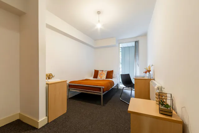 Silver Non Ensuite room image 2