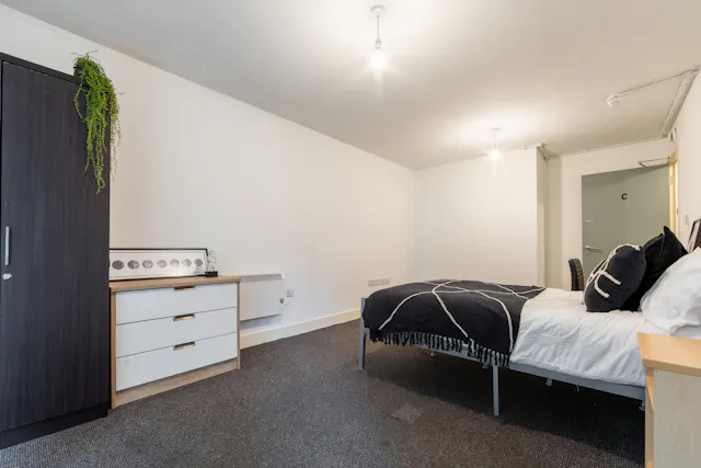 Gold Non Ensuite room image 2