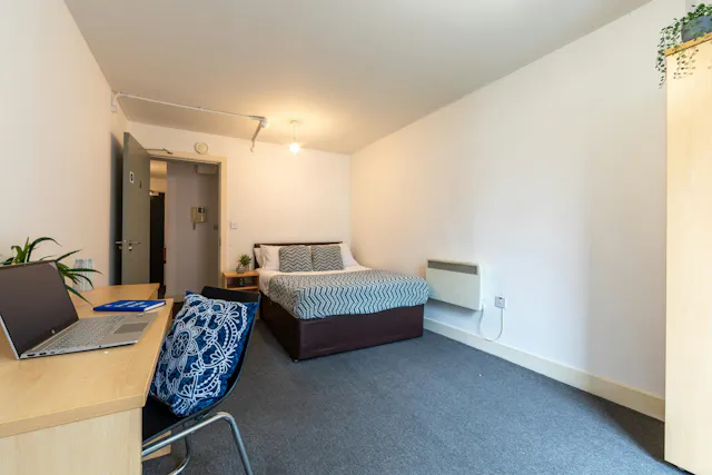 Gold Non Ensuite Top Floor room image 5