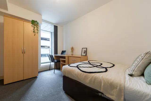 Silver Non Ensuite Top Floor room image 3