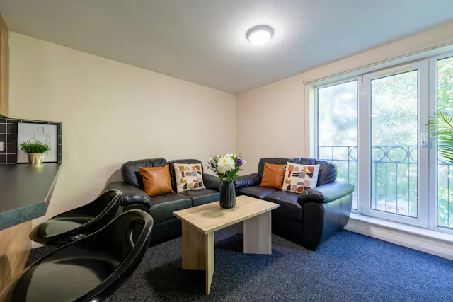 Bronze 2 Bed Apartment room image 8