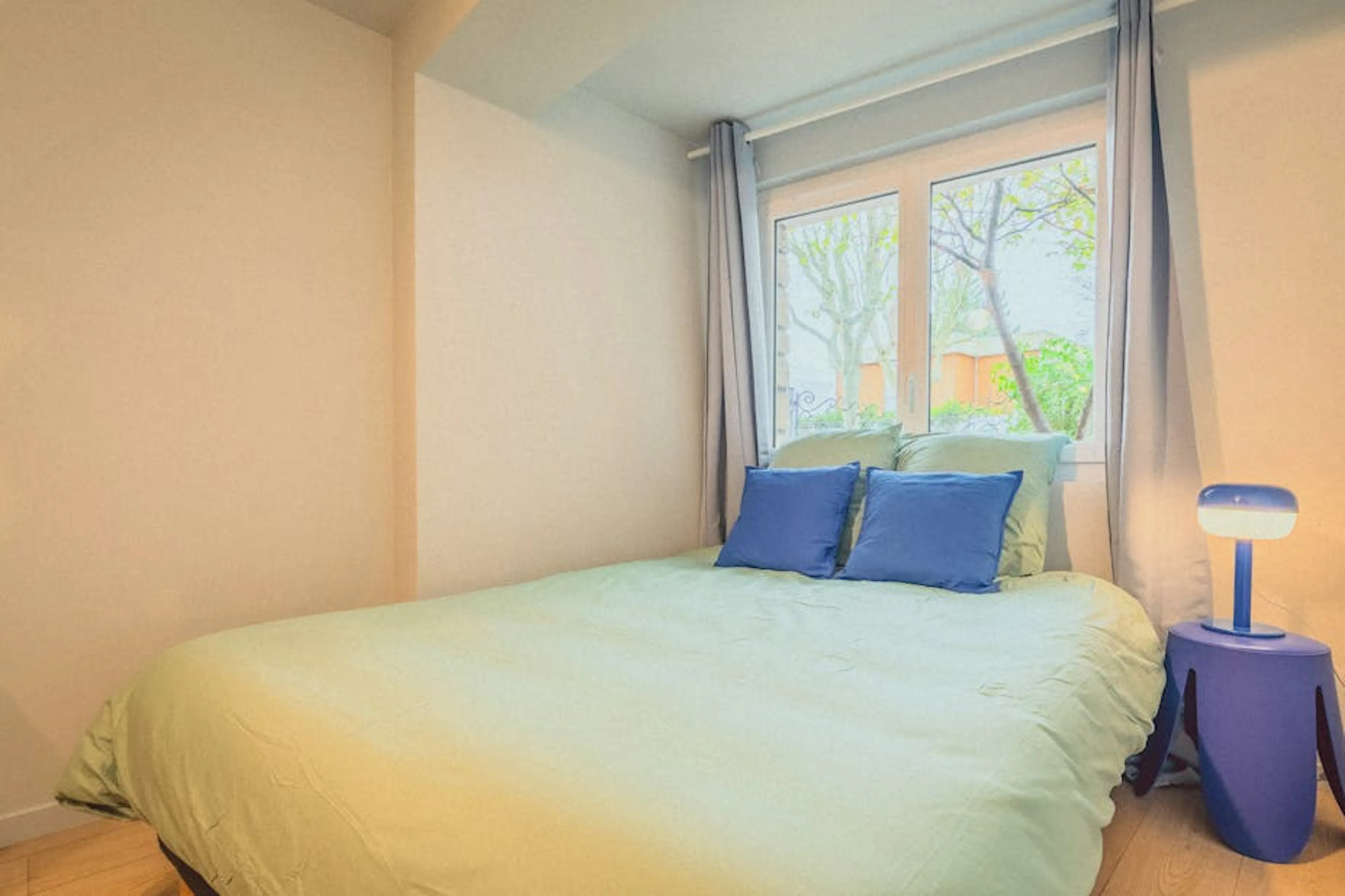 Non-Ensuite Rooms ROOM 3