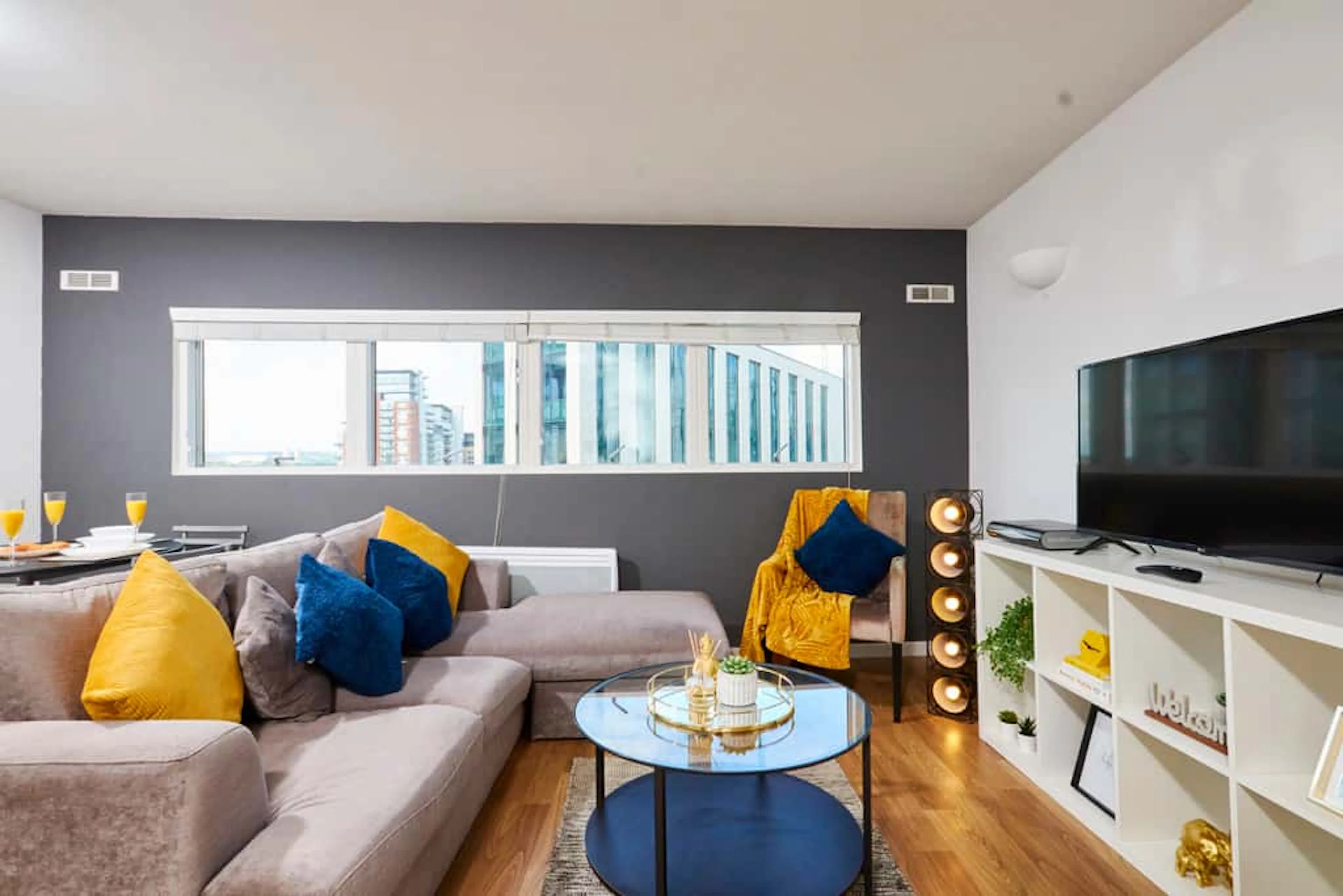 One room in 2 bedroom apartment COMMON_AREA 1