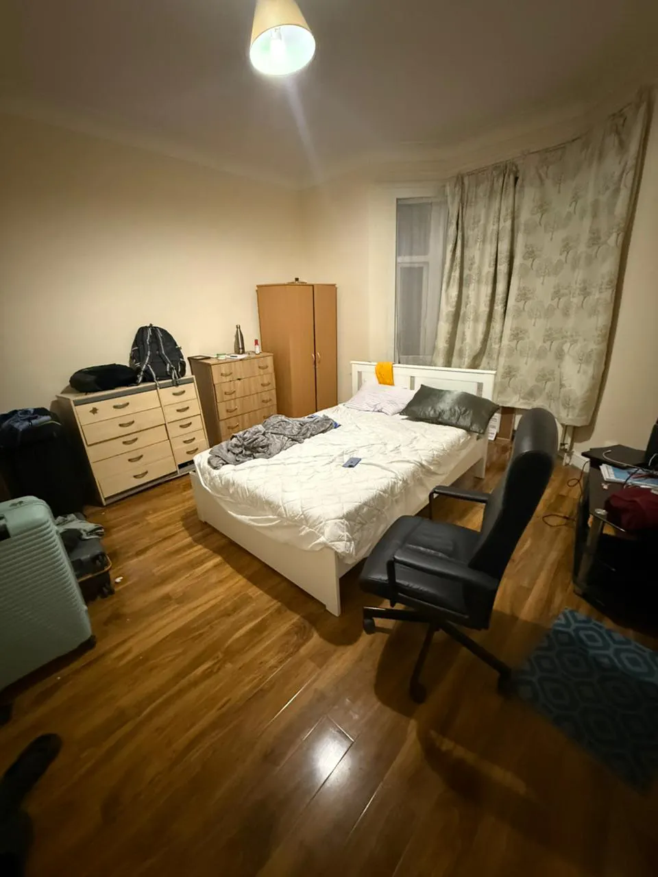 ROOM ROOM 1