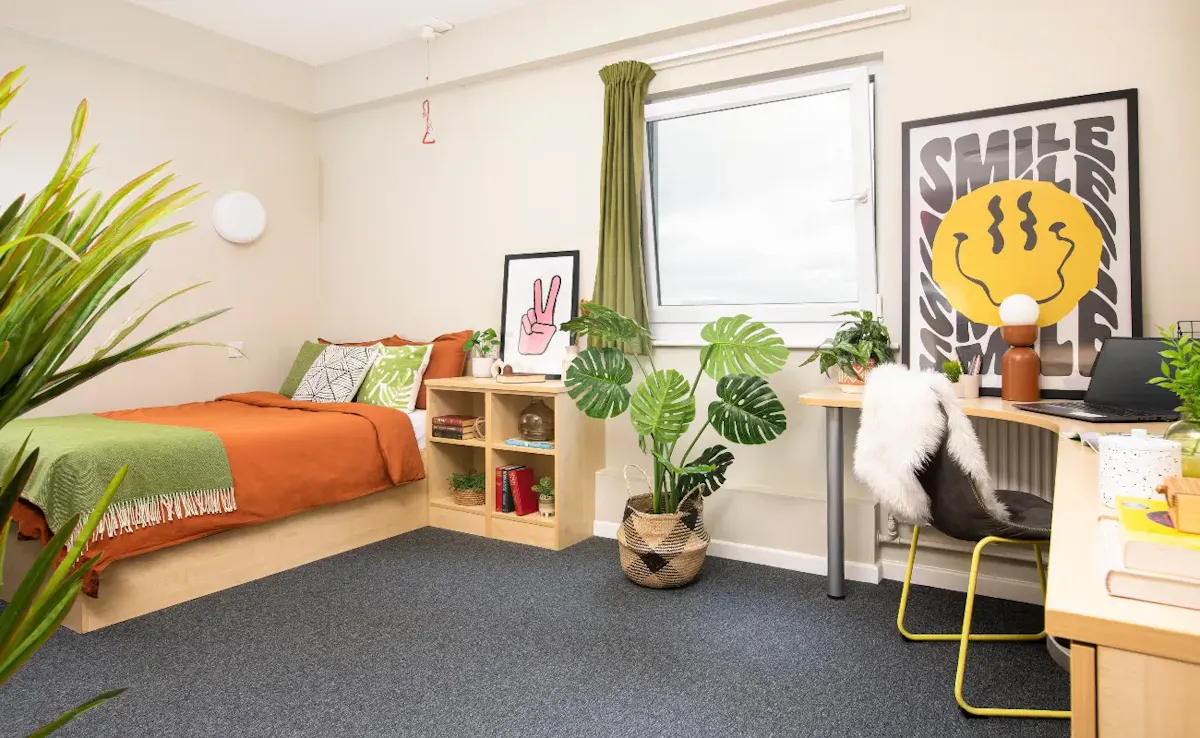 Accessible En-Suite, Premium Range 2 ROOM