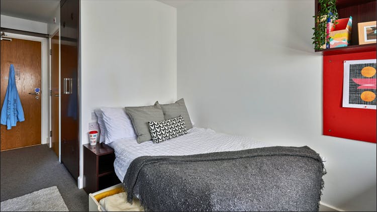 Accessible Classic En-suite