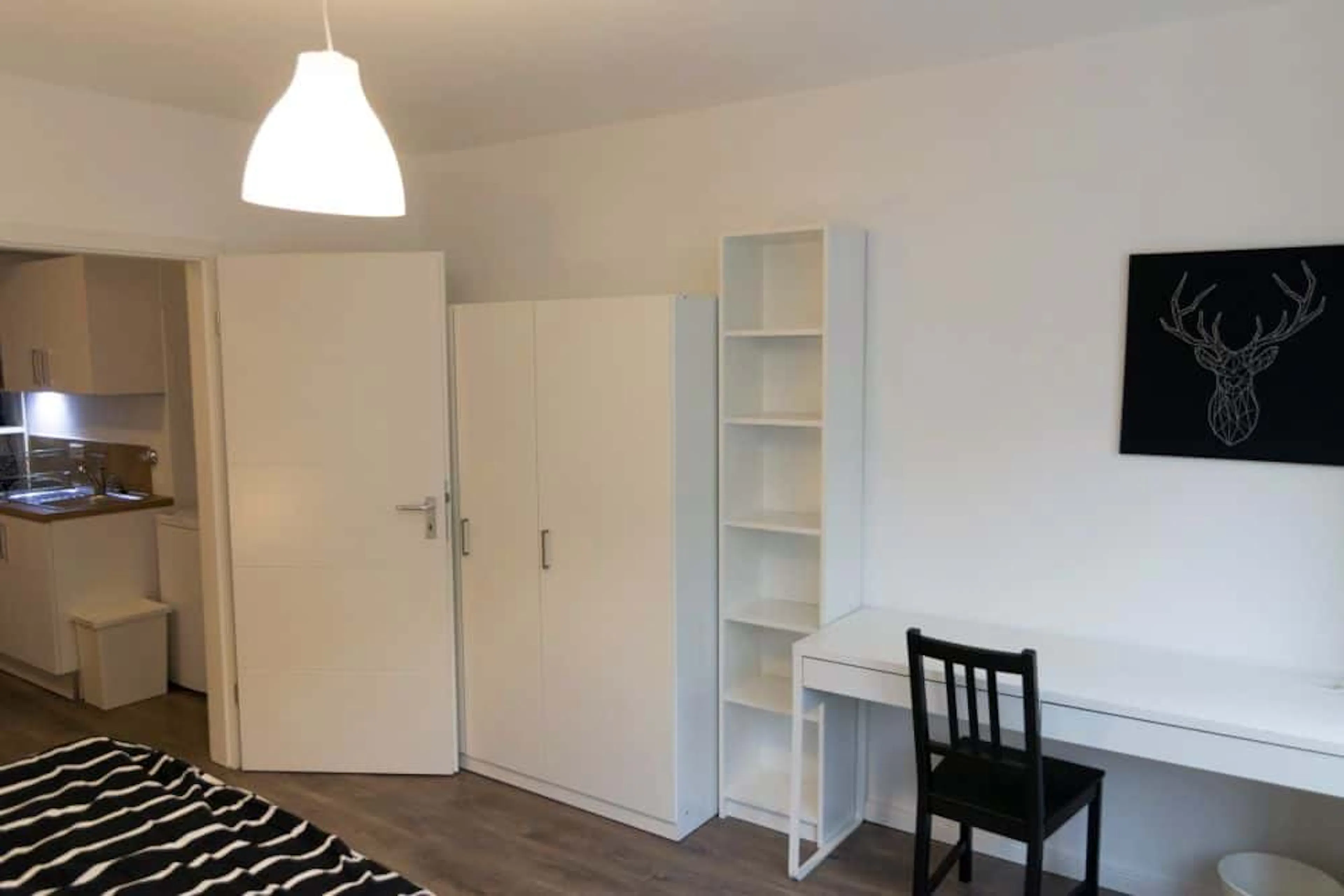 Five Bed Apartment ROOM 1