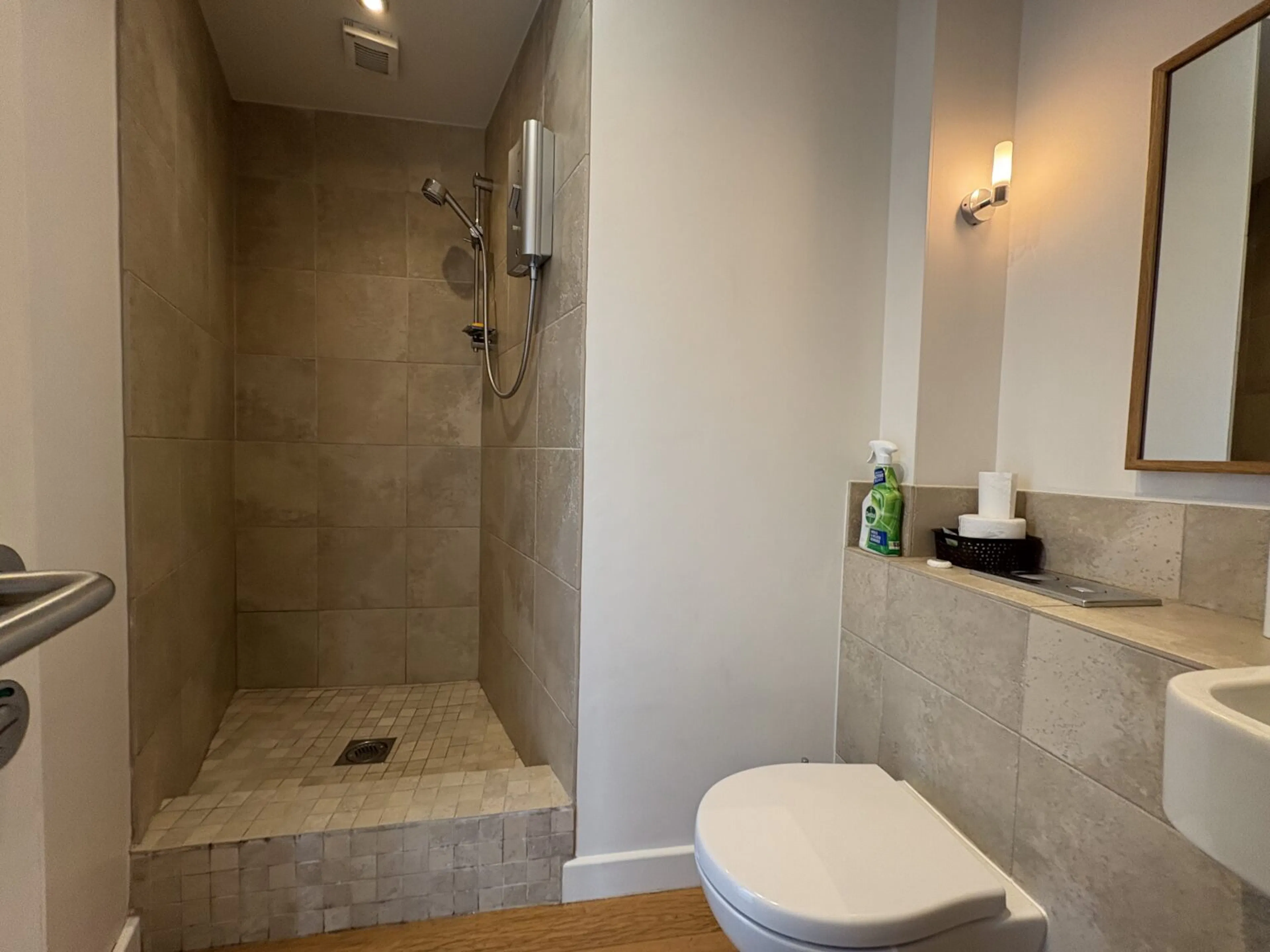 1 Bedroom Apartment BATHROOM 2