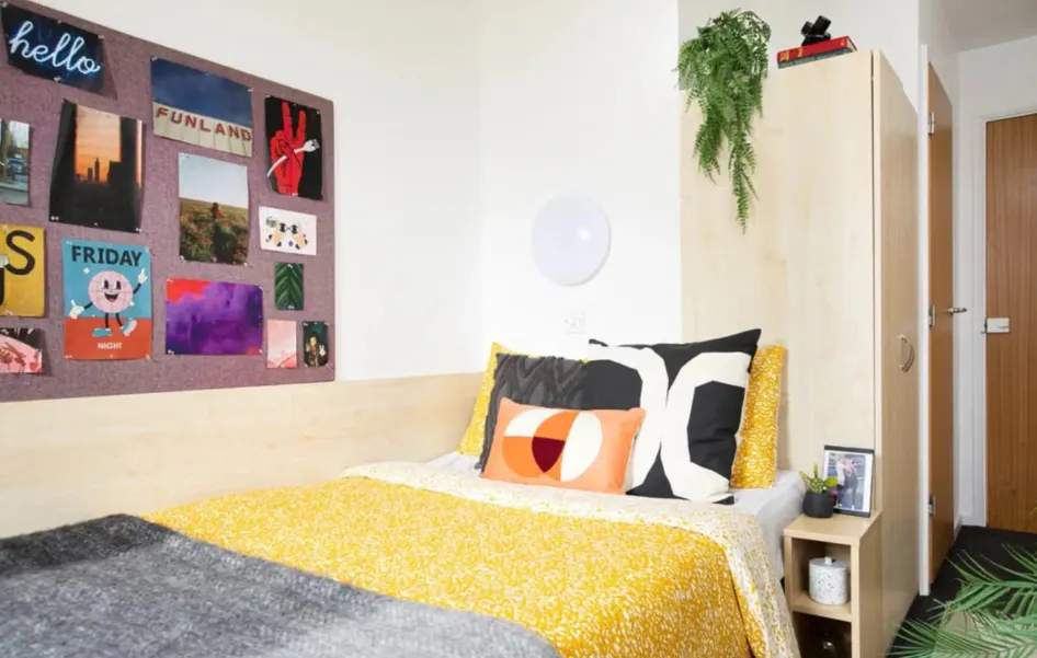 Ensuite: Three Bed Flat Small Standard Double