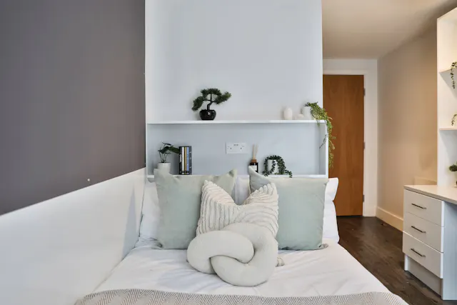 Classic Bigger 4 Bed Apartment room image 1
