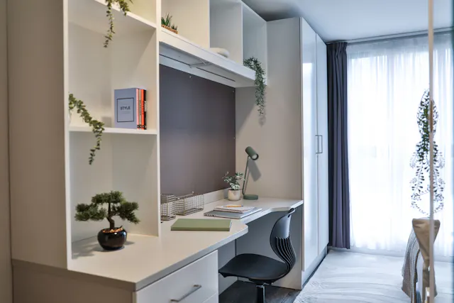 Classic Bigger 4 Bed Apartment room image 2