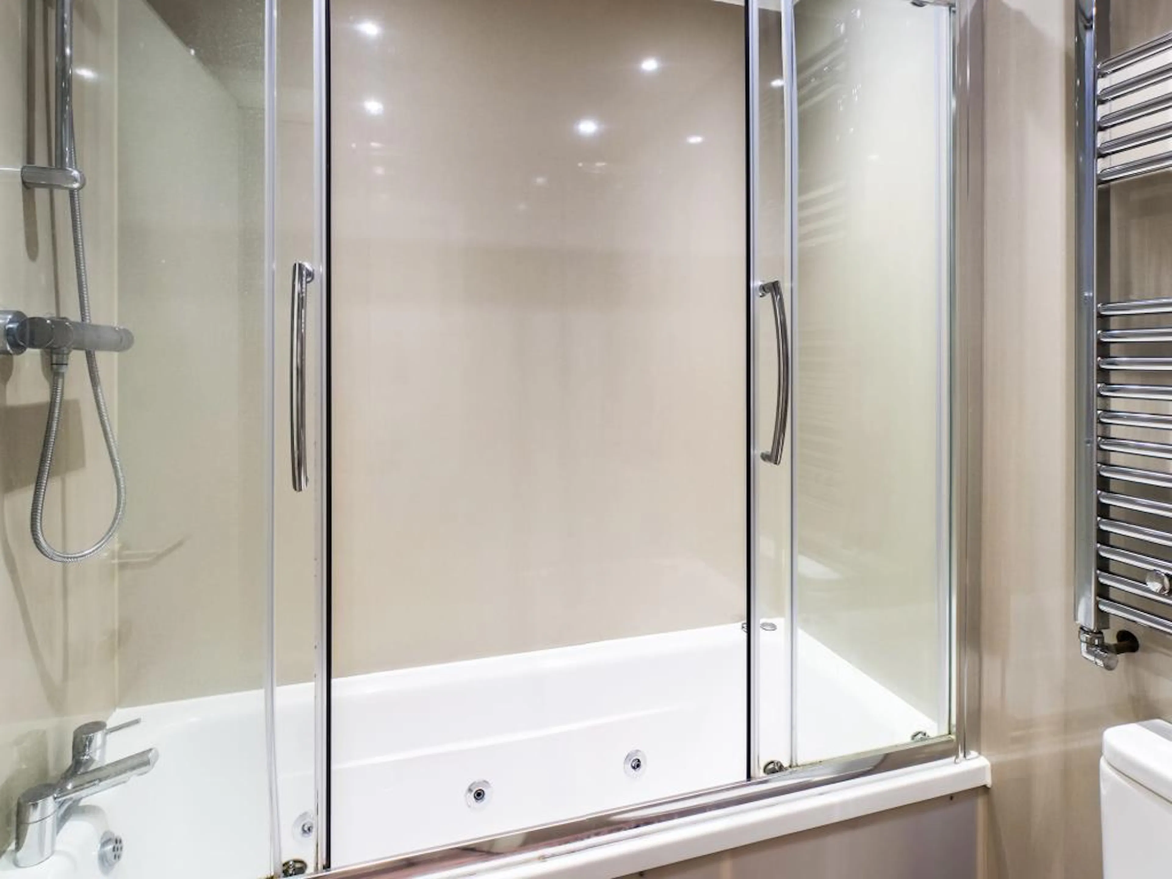 5 Bedroom Apartment BATHROOM 2
