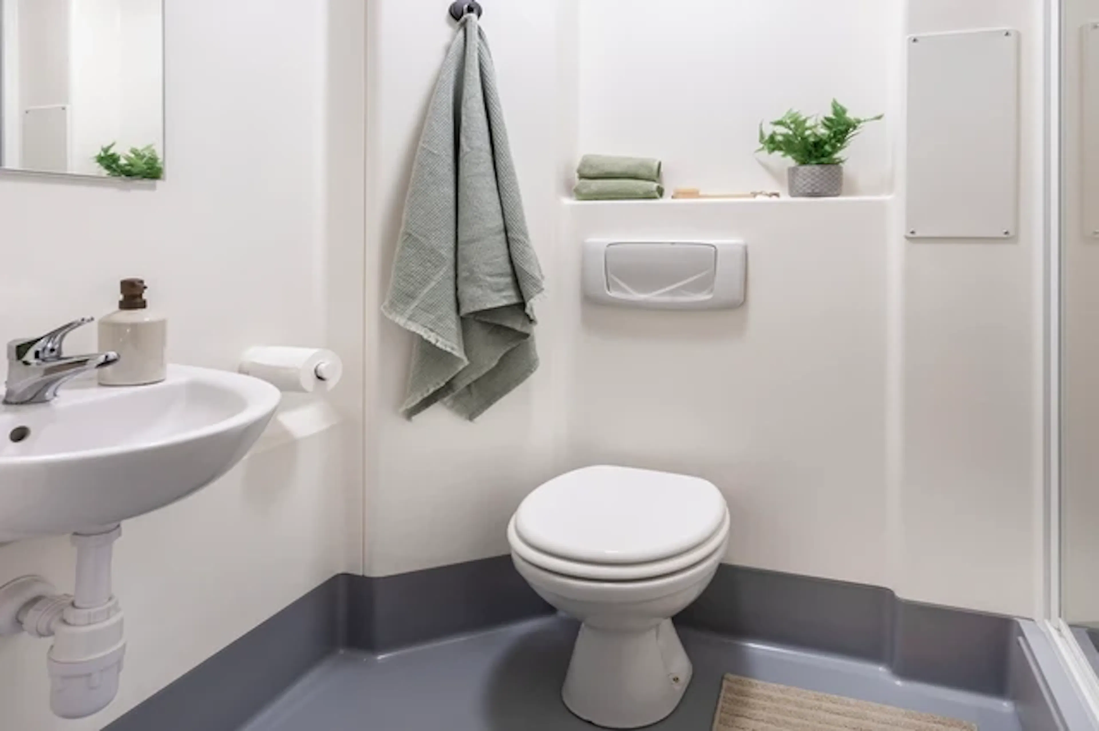 Ensuite Extra Large High Double ROOM 2