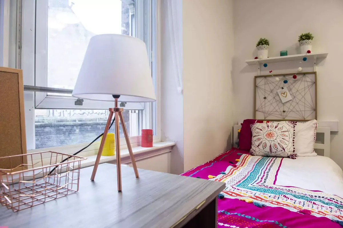 ROOM ROOM