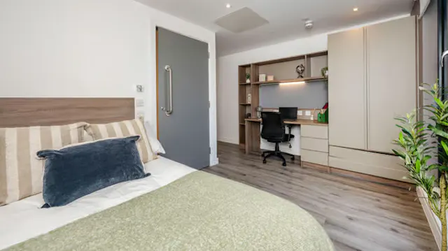 Premium Ensuite Plus room image 1
