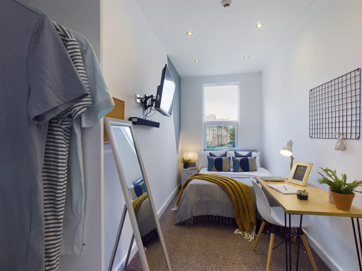 6 Bedroom House ROOM