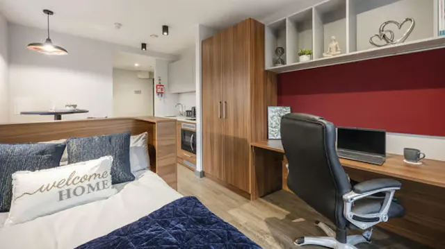 Premium Plus room image 1