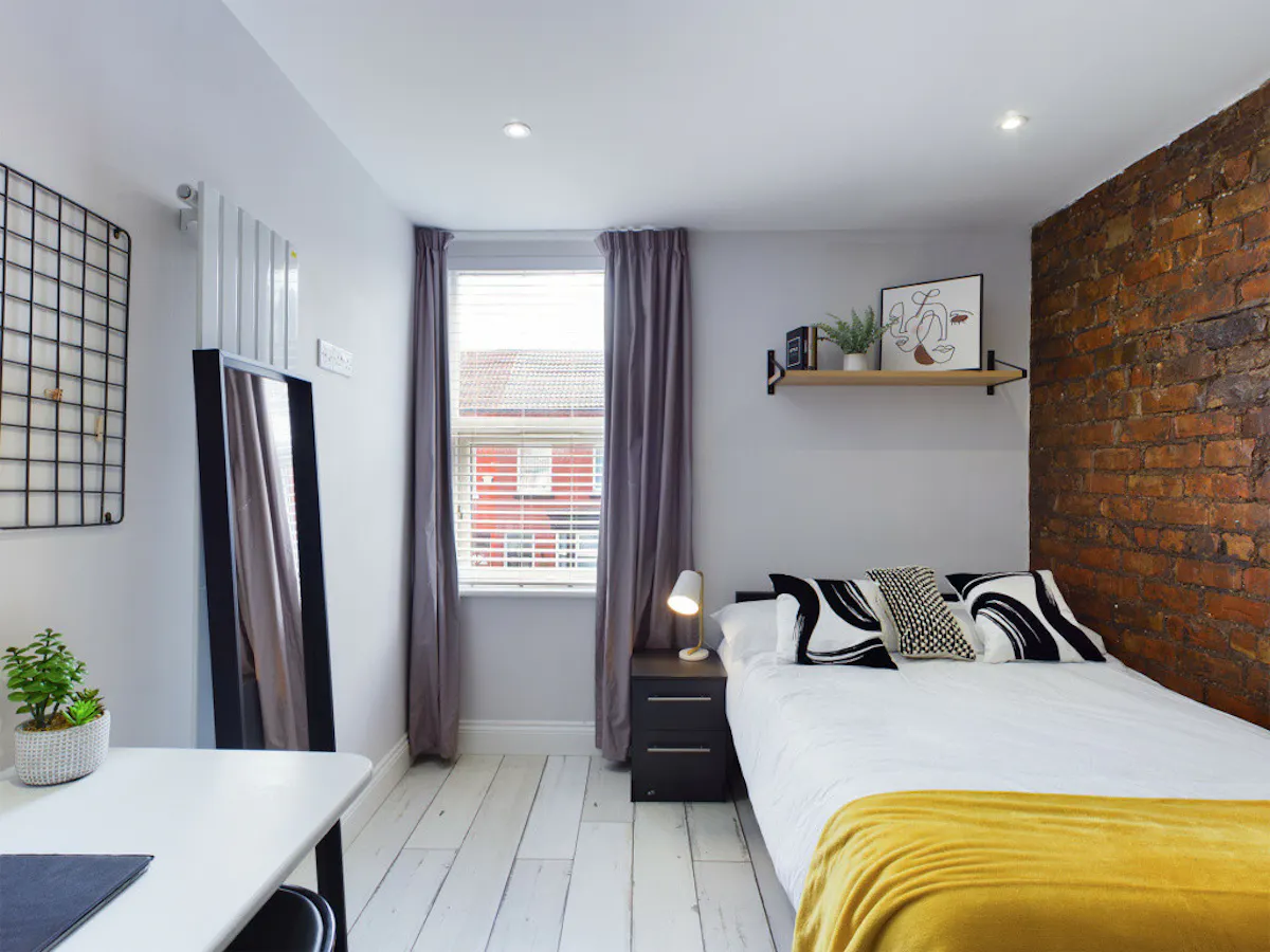 8 Bedroom House ROOM
