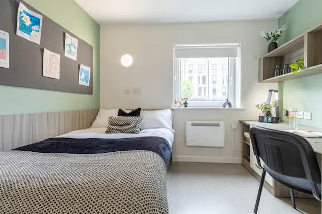 Classic Plus Ensuite room image 1