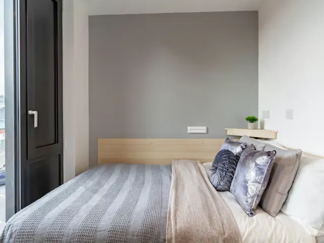 Penthouse Classic Plus 4 Bed Ensuite room image 1
