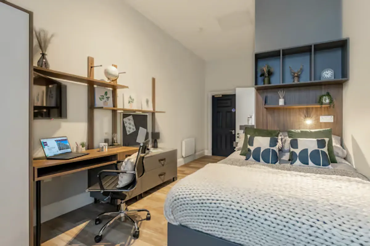 Gold Ensuite ROOM