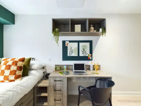 Standard Ensuite room image 1