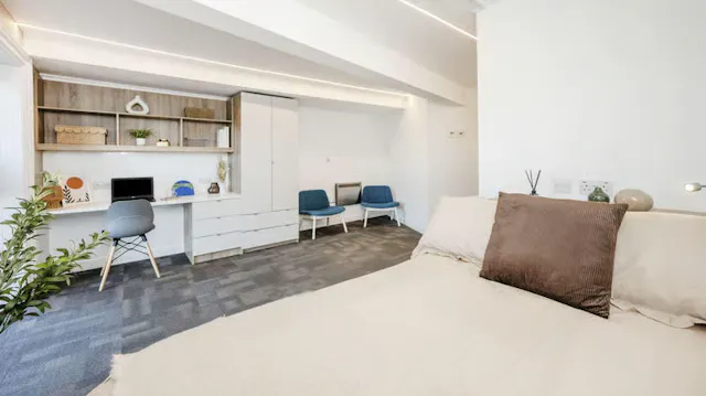 Deluxe Plus Single Ensuite room image 1