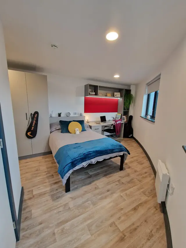 Silver Ensuite room image 1