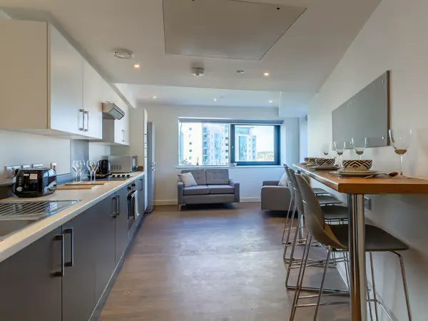 4 Bed Premium Ensuite room image 1