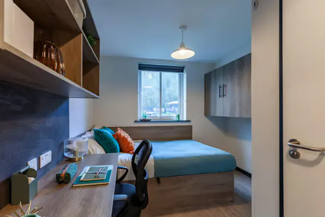 Medium Ensuite room image 1