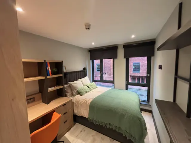 Modern Classic Ensuite room image 2