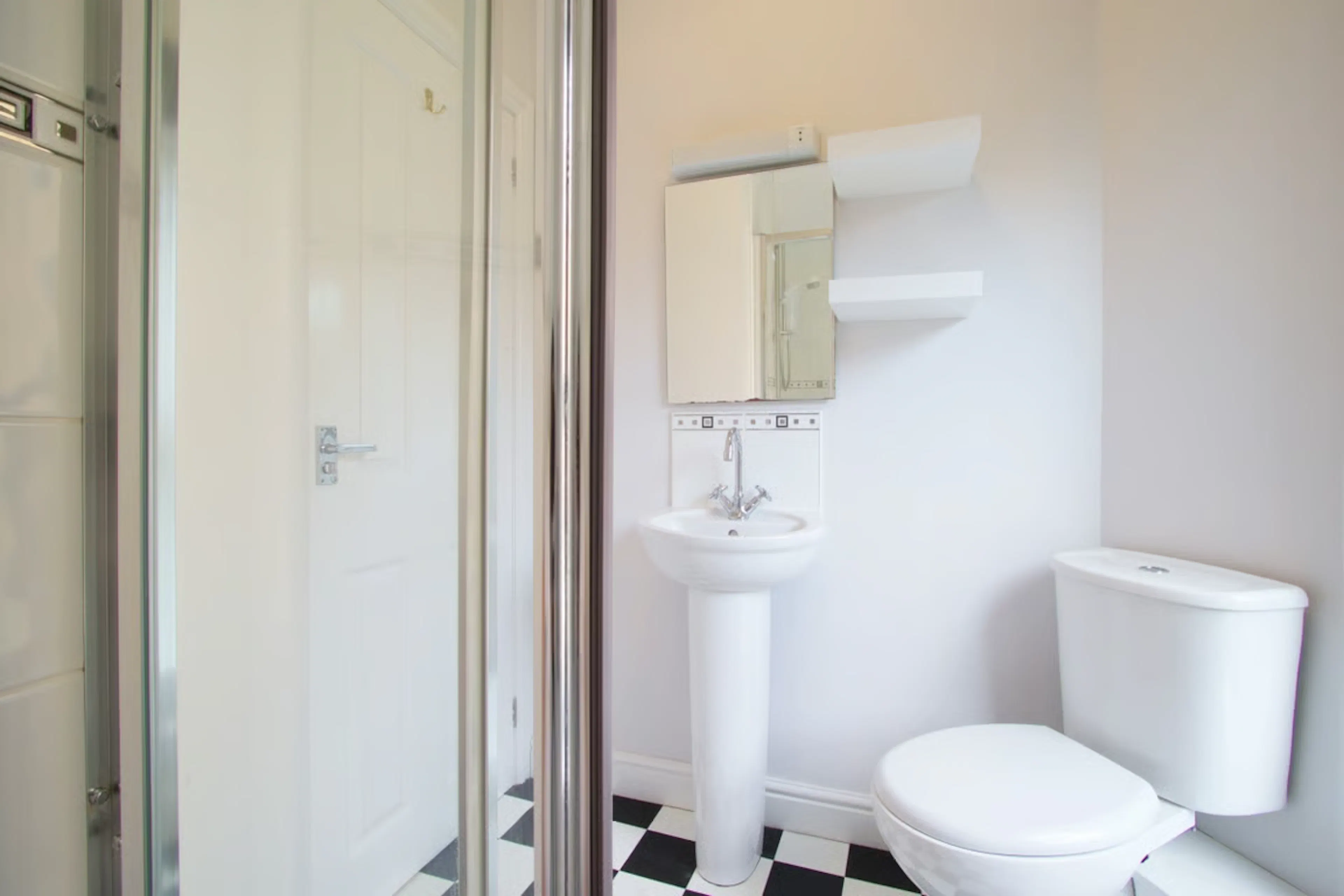 5 Bedroom Apartment BATHROOM 4