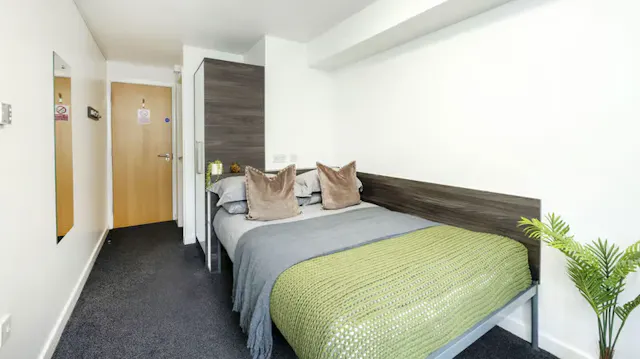 Premium Ensuite room image 1
