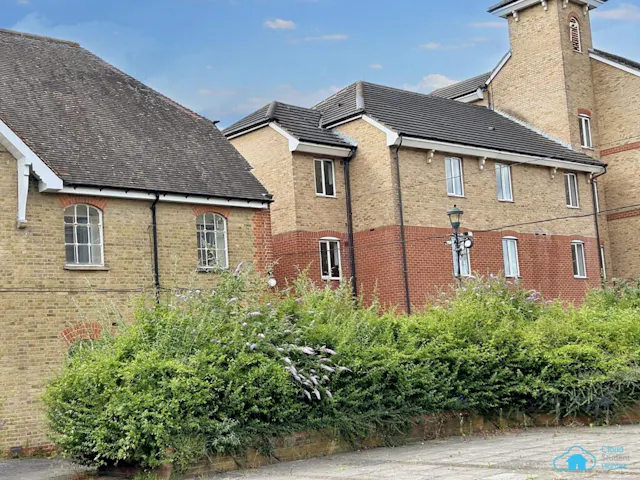 Classic En-suite Dolphin House UK Guarantor not required room image 1