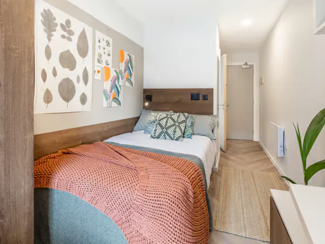 Premium Ensuite room image 1