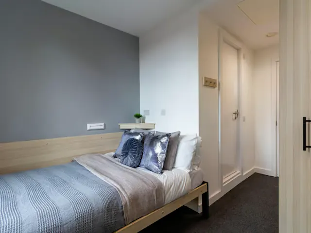 Penthouse Classic 4 Bed Ensuite room image 1