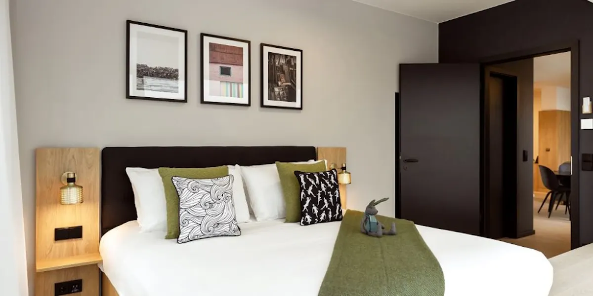 ROOM ROOM