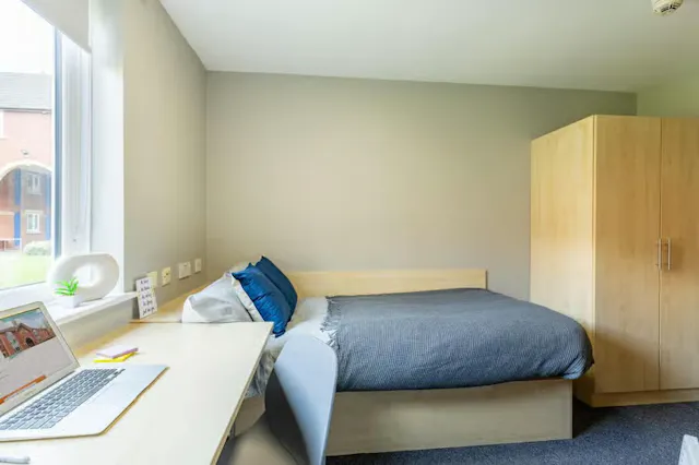 Classic 3 Bed Flat room image 1