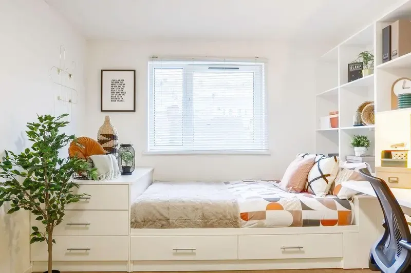 St Augustine's House-Plymouth-ROOM-1