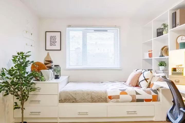 st-augustines-house-1-plymouth-Classic Studio-1