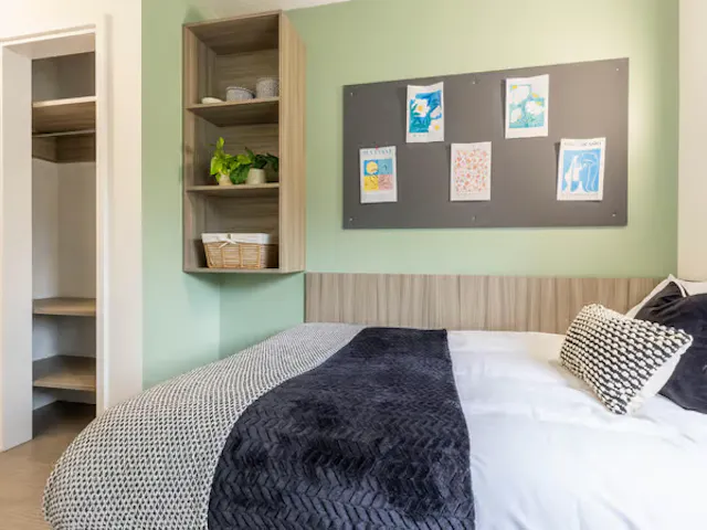 Accessible Ensuite room image 1