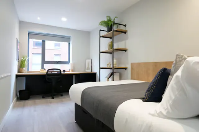 Gold Plus Ensuite room image 2