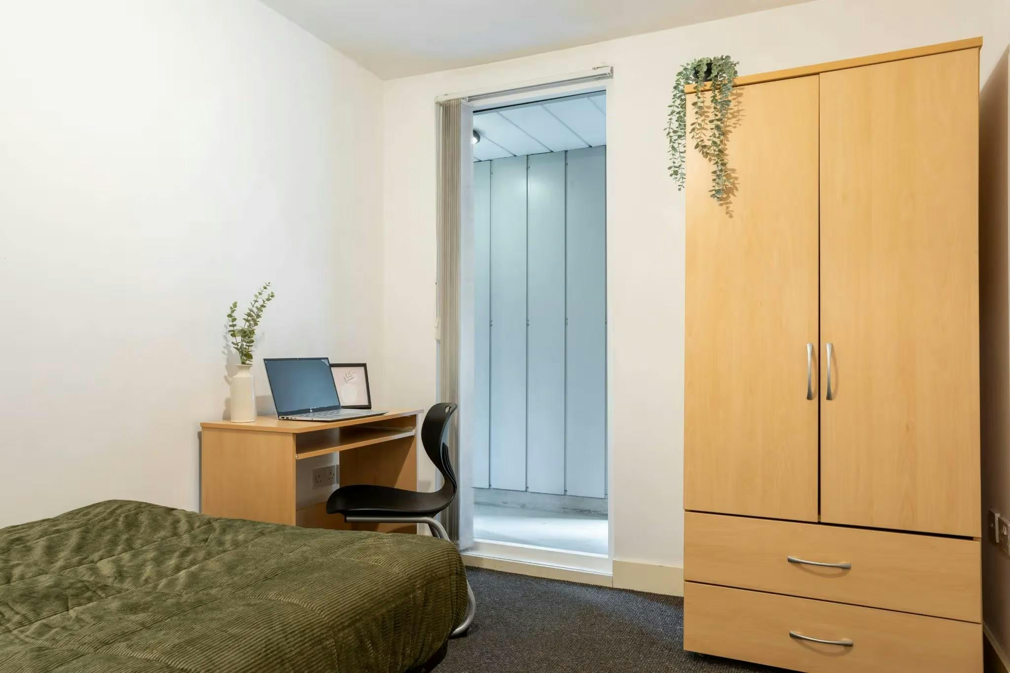 grafton-manchester-Bronze Non Ensuite Top Floor