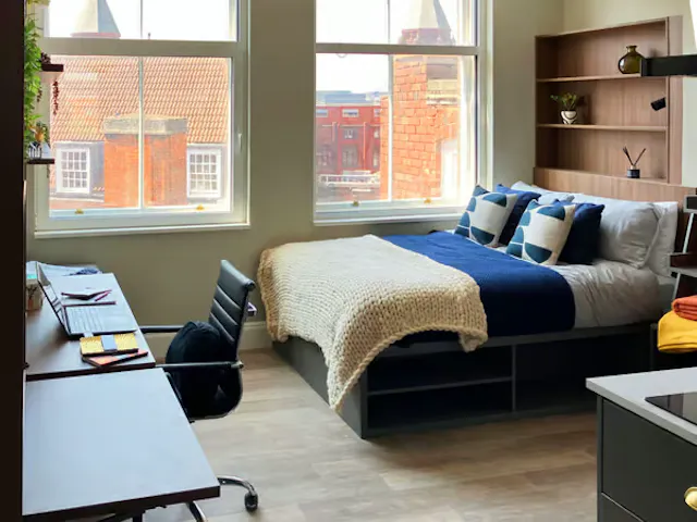 Platinum Studio  room image 1