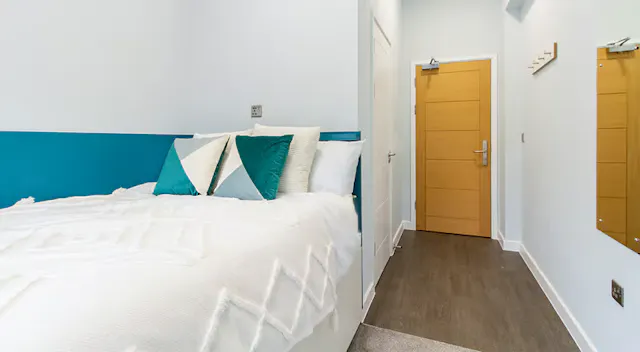 Premium Ensuite room image 1