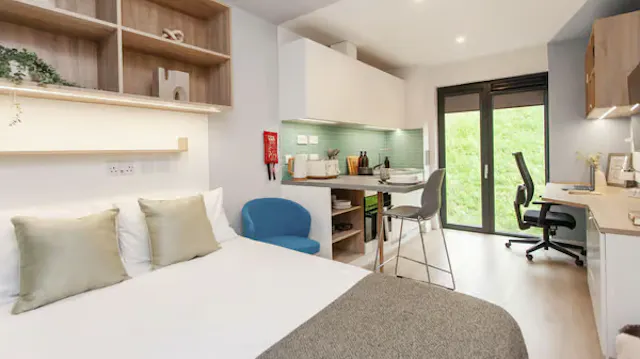 Studio Plus room image 1