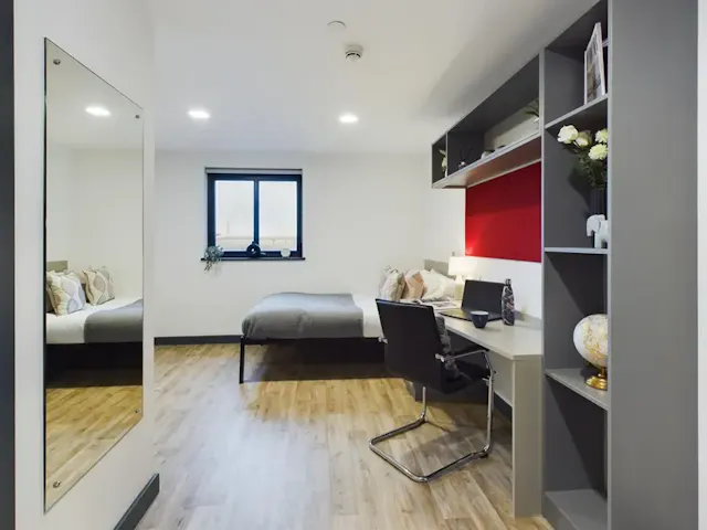 Gold Ensuite room image 1