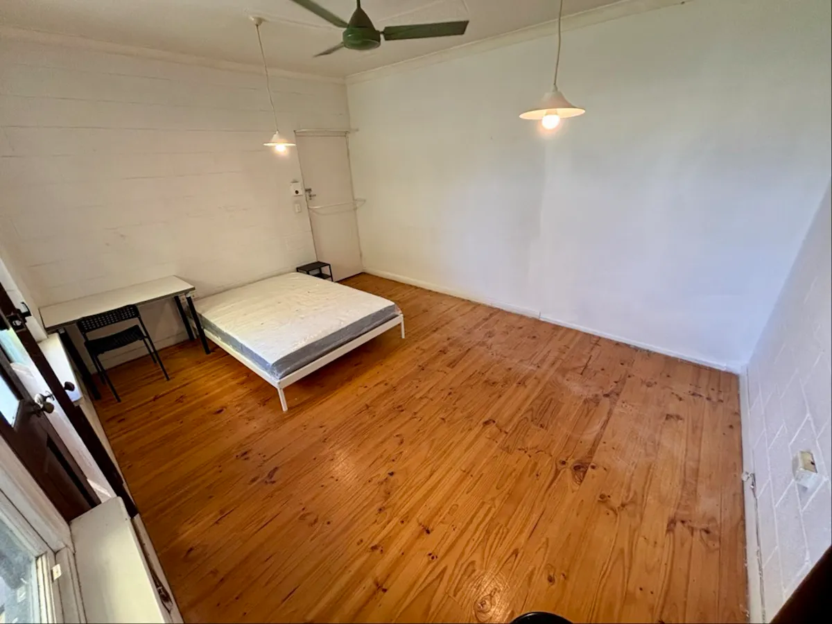 Room 4 ROOM