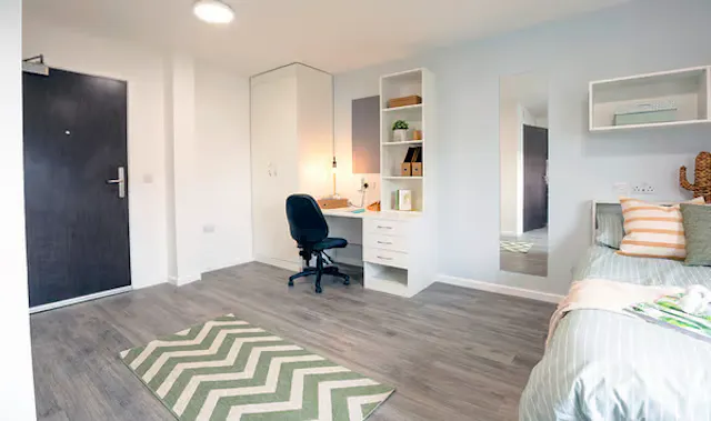 Superior Studio with Wet Room room image 2