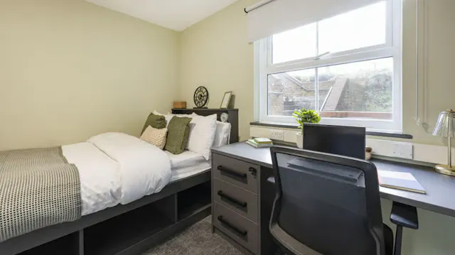 Ensuite room image 2